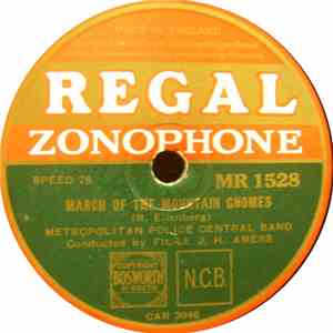 Metropolitan Police Central Band - March Of The Mountain Gnomes / Wee McGreggor - Highland Patrol mp3 album